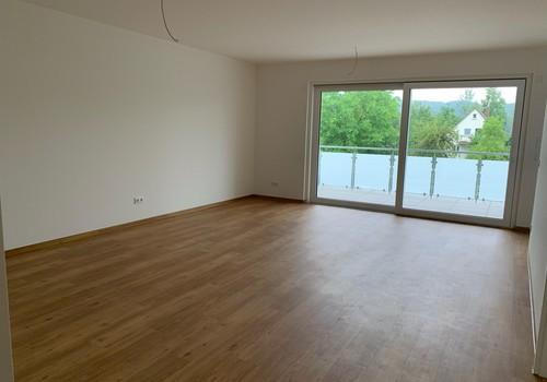 Wohn-Esszimmer mit Balkon