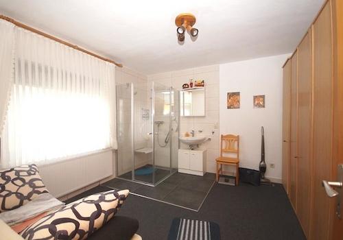 Zimmer mit Dusche Erdgeschoss