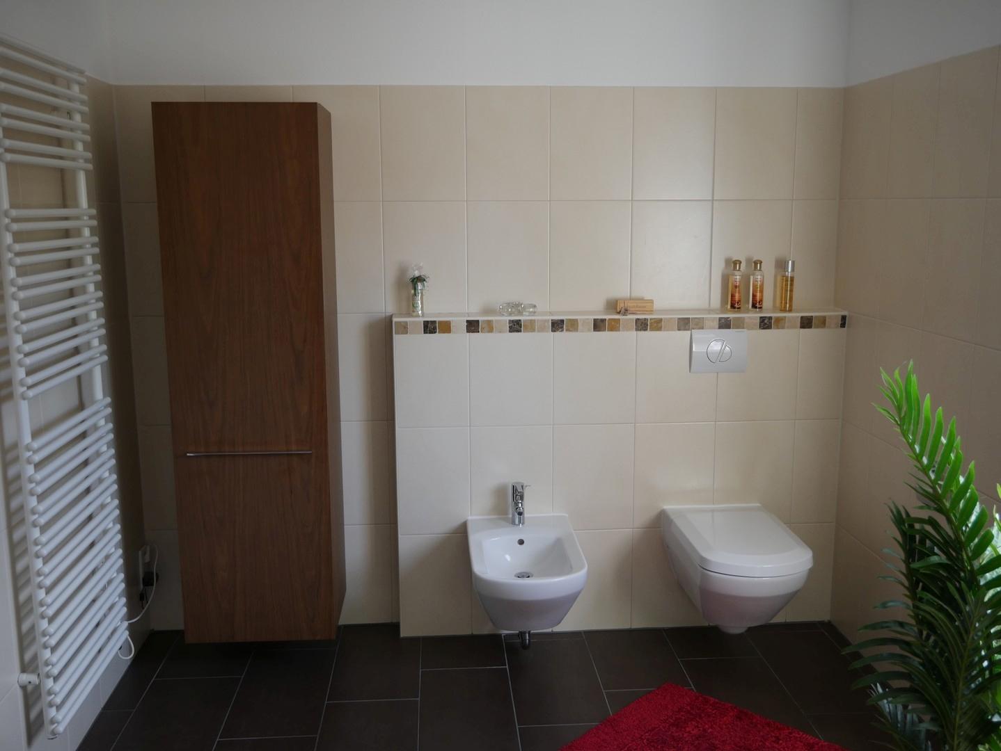großes Bad im OG