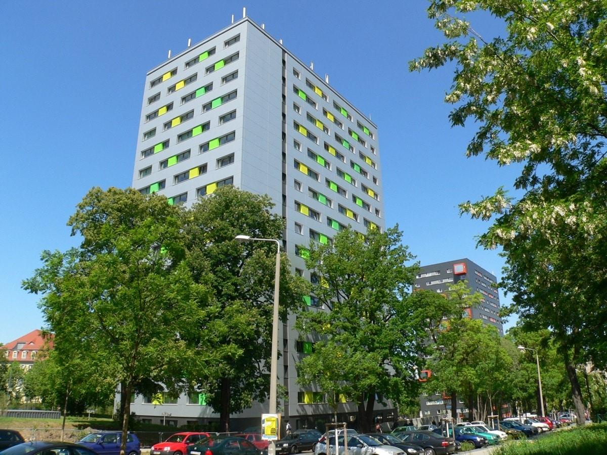 Gegenüber