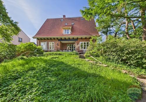 Hausblick aus dem Garten