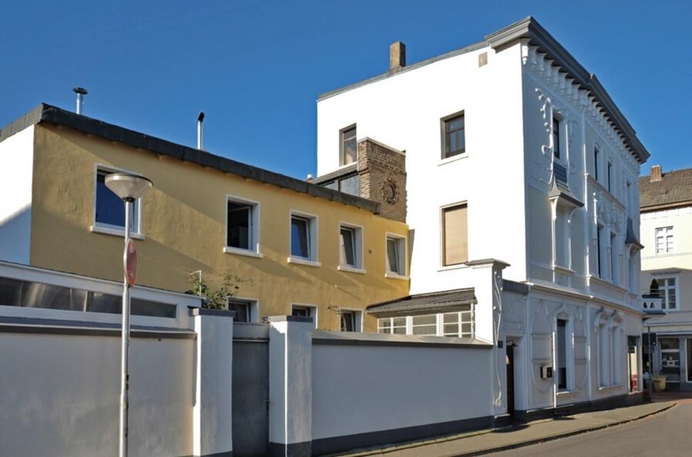 Seitenansicht Haus und Anbau