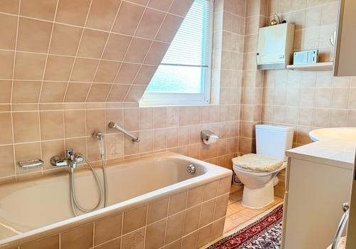 Wannenbad im Dachgeschoss