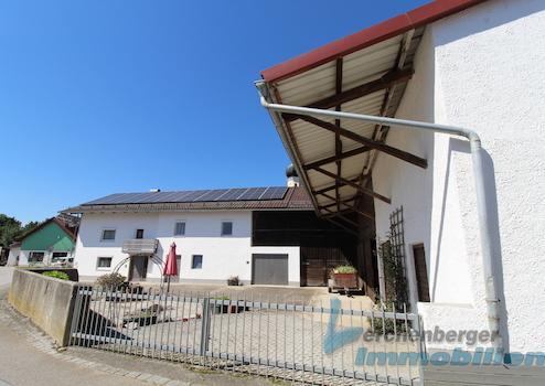 ***Ehemalige Hofstelle mit Nebengebäude, PV-Anlage, Nähe Eichendorf*** – Eichendorf – Bild 1 von 20