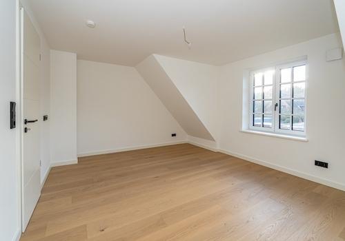 Großzügiges Schlafzimmer im Obergeschoss