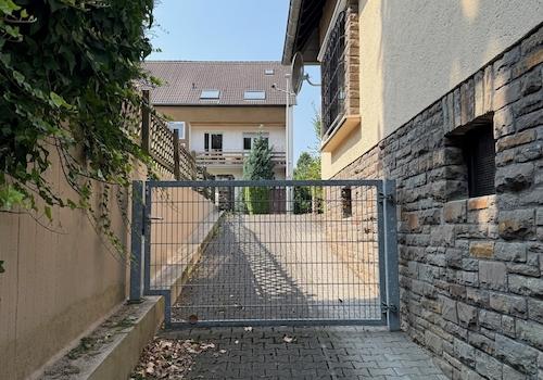 Zufahrt zur Garage