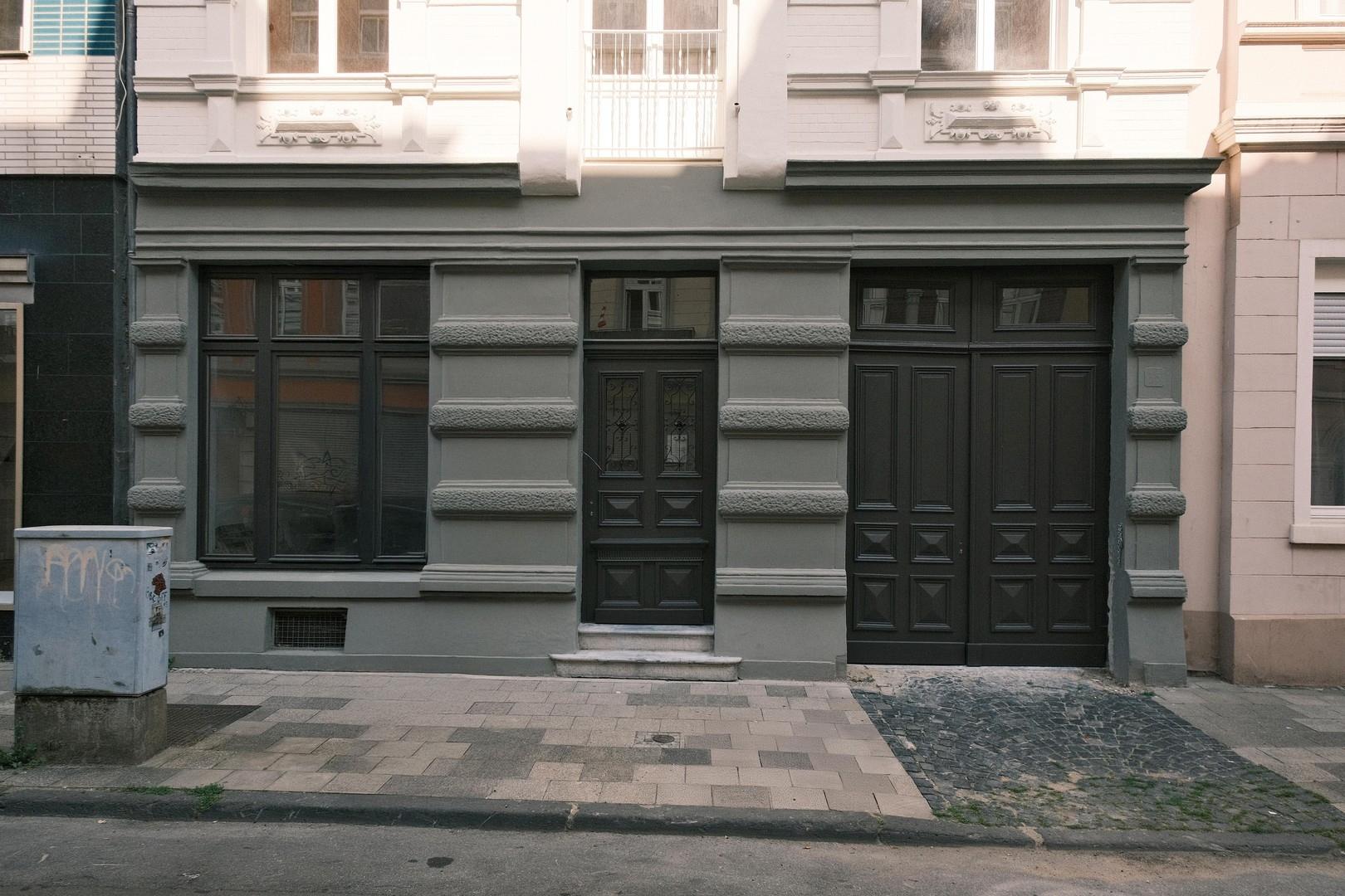 Sockel Straßenseite