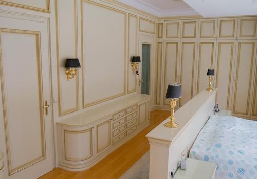 Schlafzimmer mit Einbauschrank