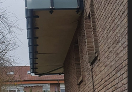 Balkon Seite und Garage