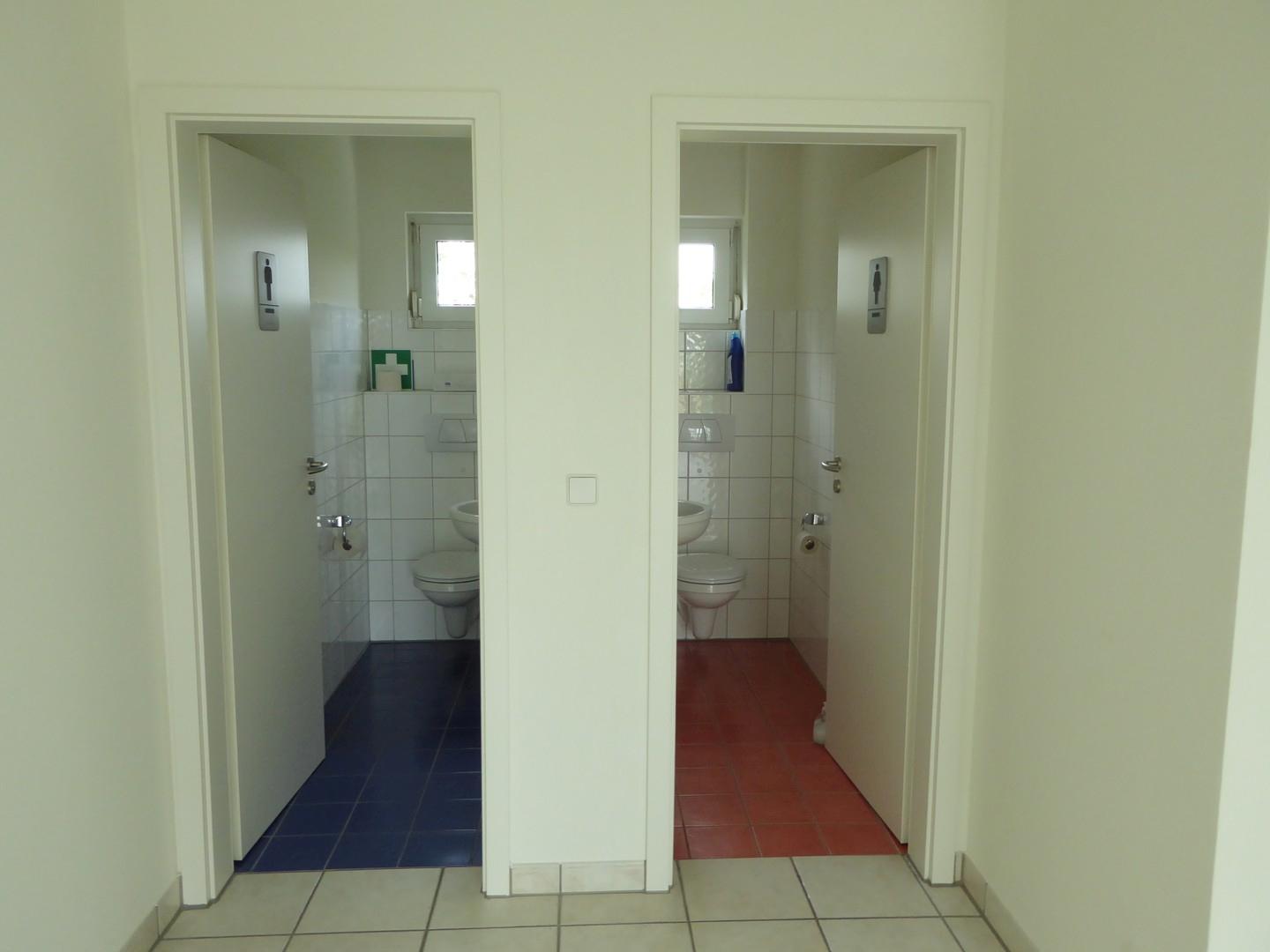 EG: WC Damen, WC Herren