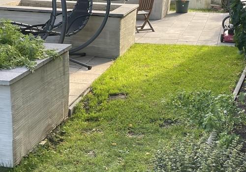 Freisitz 2  mit Hochbeeten