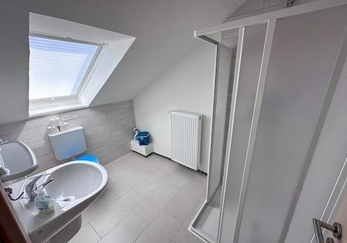 Badezimmer II im DG
