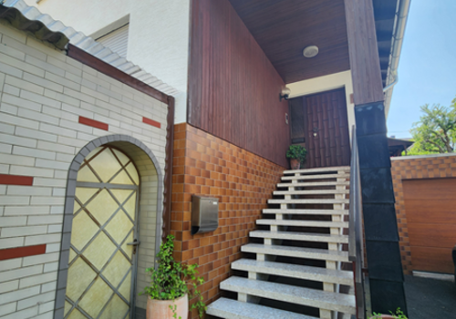 HB2 Aufgang zum Wohnhaus