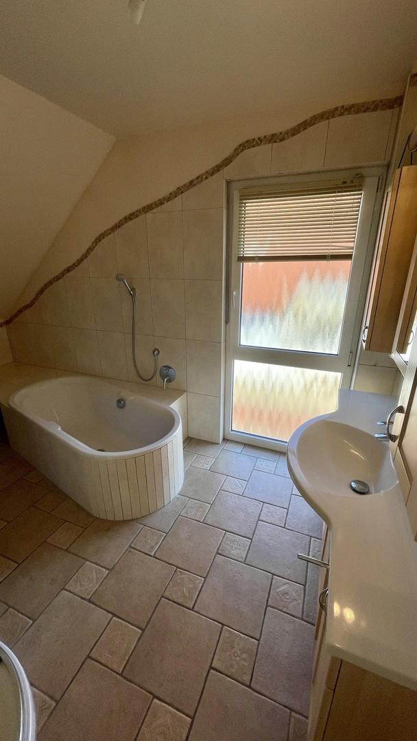 Badezimmer mit Badewanne