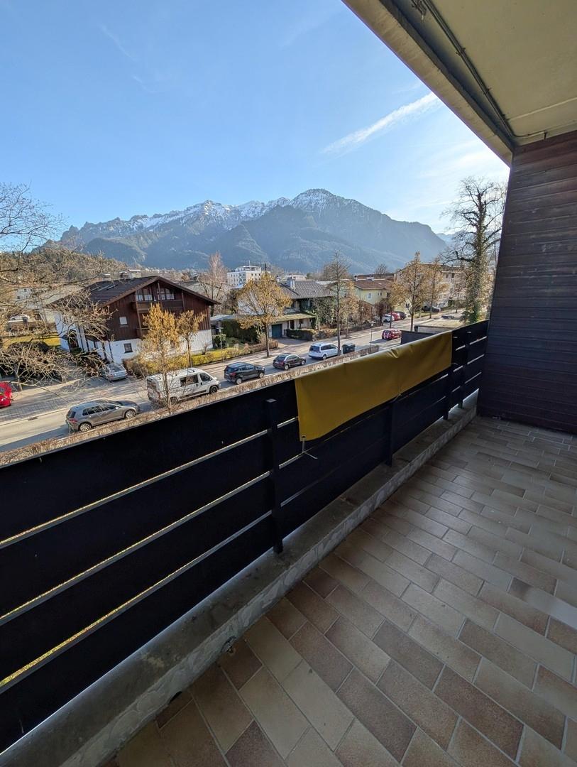 Balkon mit Bergblick