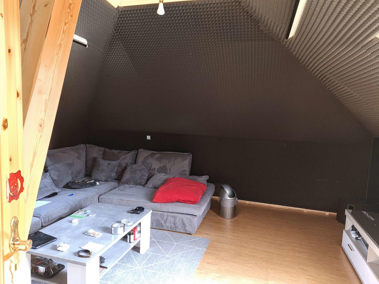 Zimmer I OG - Verbessert - (KI generiert)