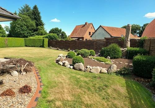 Garten - Verbessert - (KI generiert)