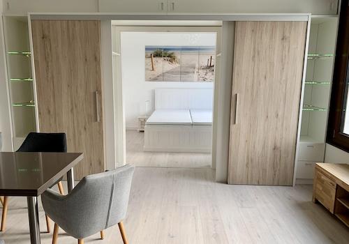 Schlafzimmer mit Schiebetür