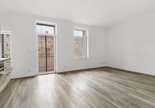 Wohnzimmer mit offener Küche