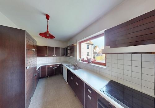 EG Küche. Blick Zufahrtsweg