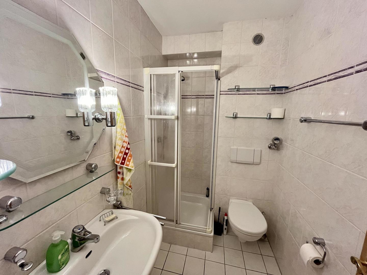 Duschbad-WC