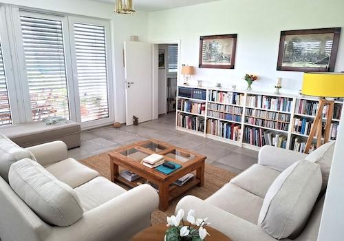  OG - Wohnzi. mit Balkonzugang