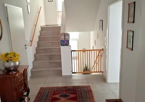 OG - Flur mit Treppenhaus