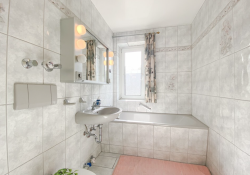 hinteres Bad mit Fenster