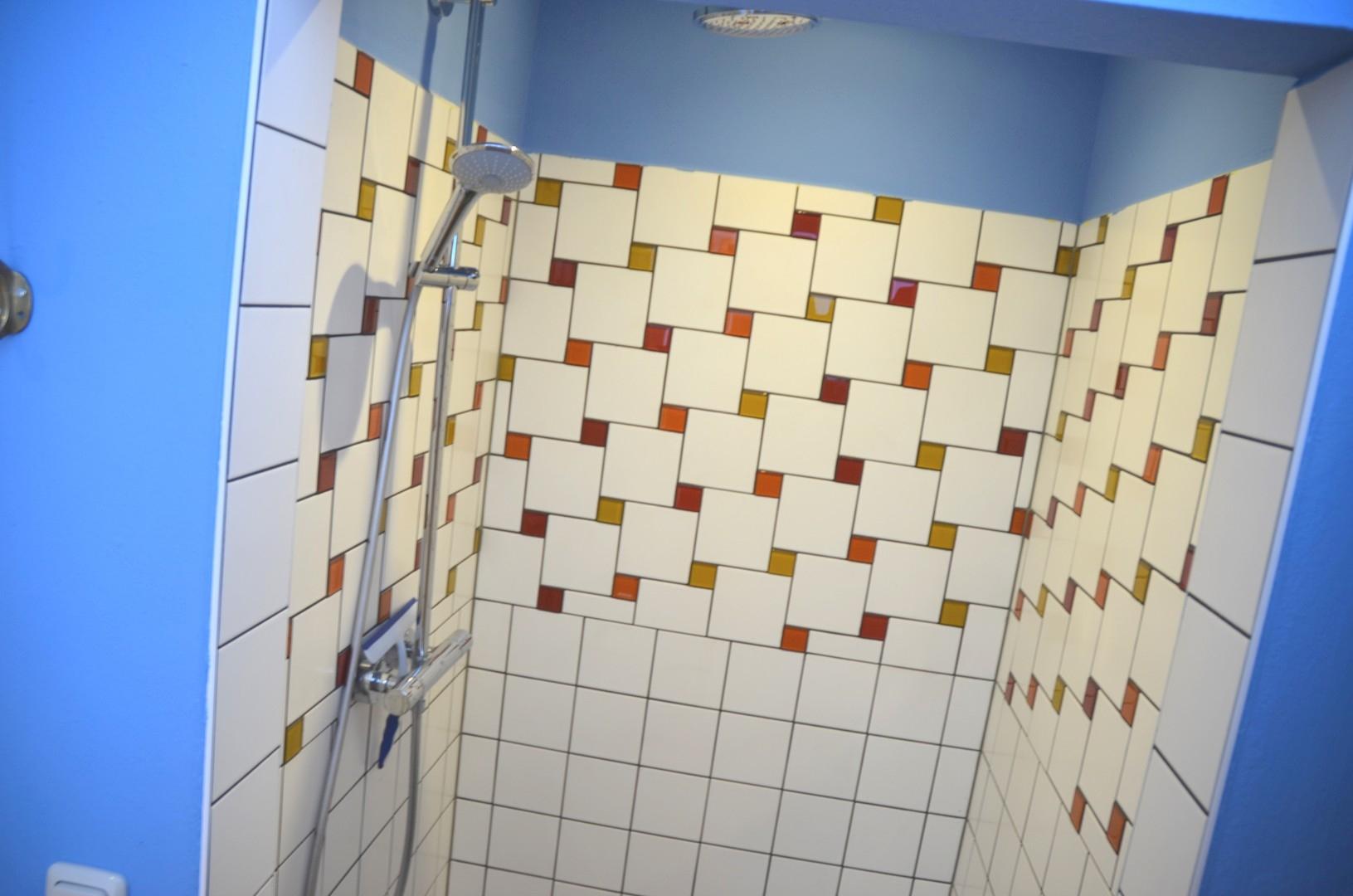 Umkleiden mit 4 Duschen