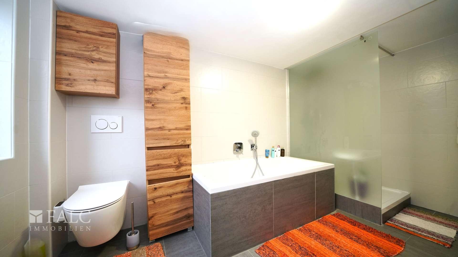 Modernes Badezimmer 1. OG