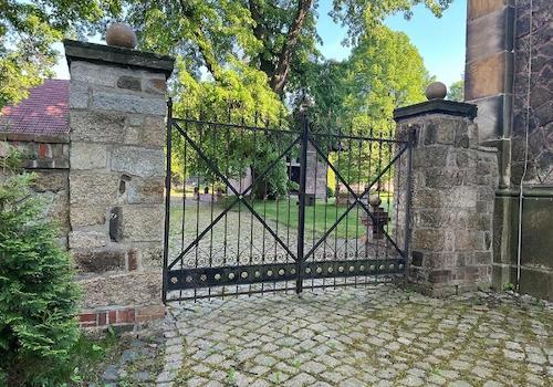 Zufahrt zum Ostflügel (2)