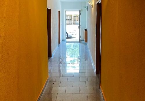 Flur im Flachbau auf West (2)