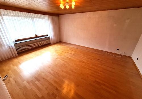 Wohnzimmer mit Parkett