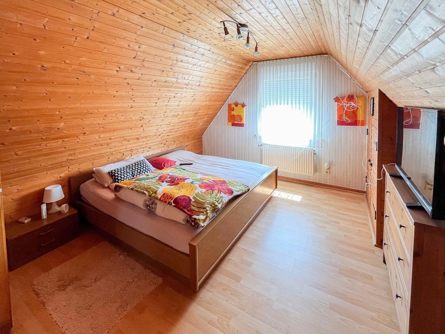 Schlafzimmer DG