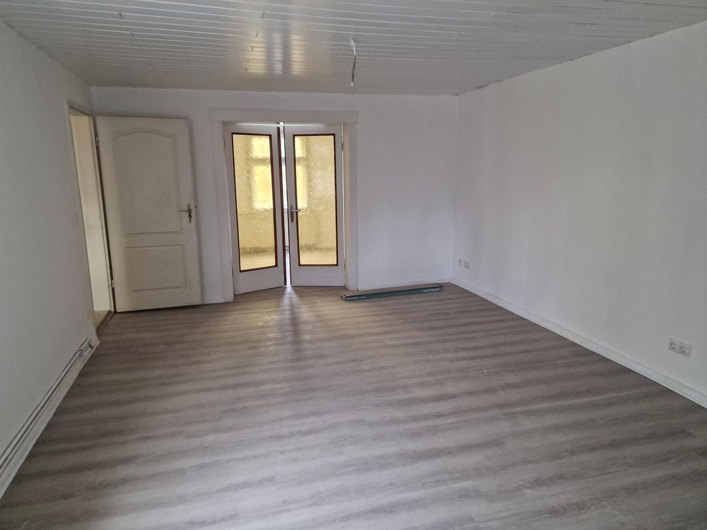 Wohnzimmer mit Glastür 