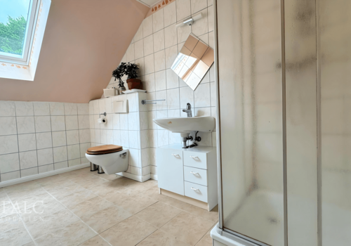 Badezimmer im Obergeschoss 