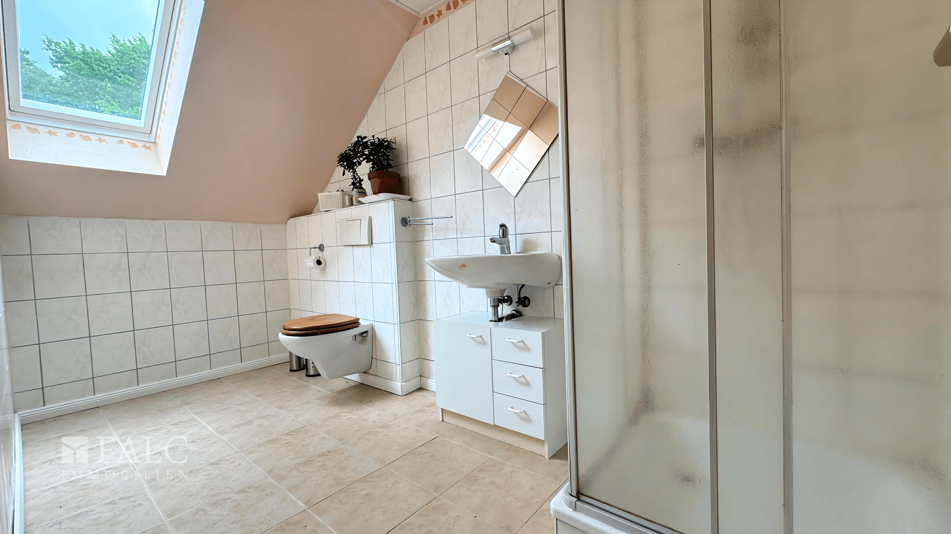 Badezimmer im Obergeschoss 