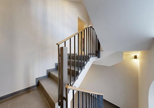 Treppenhaus mit Wohnungszugang