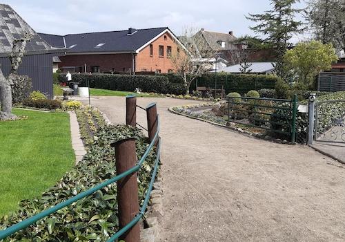 Großer, gepflegter Garten