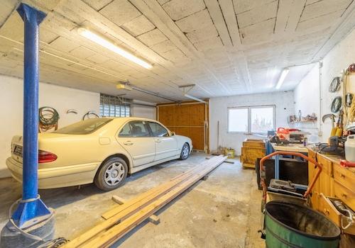 Garage - Seitenstraße