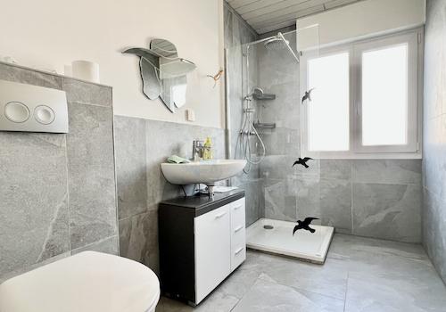 BADEZIMMER ERDGESCHOSS