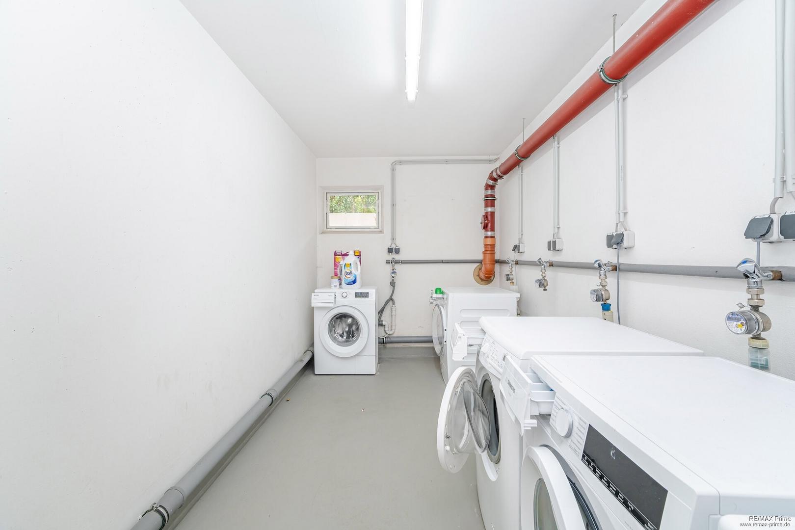 Waschraum mit dem Platz für die eigene Waschmaschine