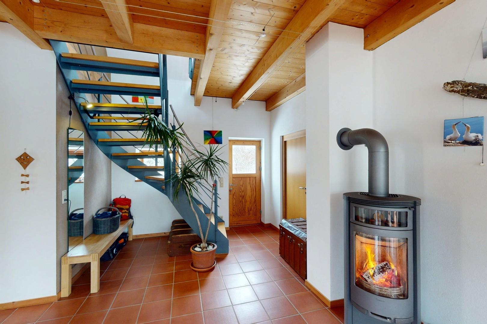 Treppe ins OG mit Nebeneingang