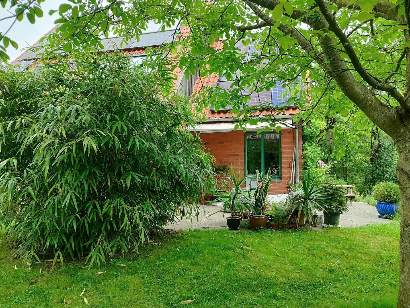 Terrasse mit Küchenfenster