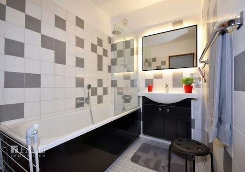 Badezimmer - (KI generiert)