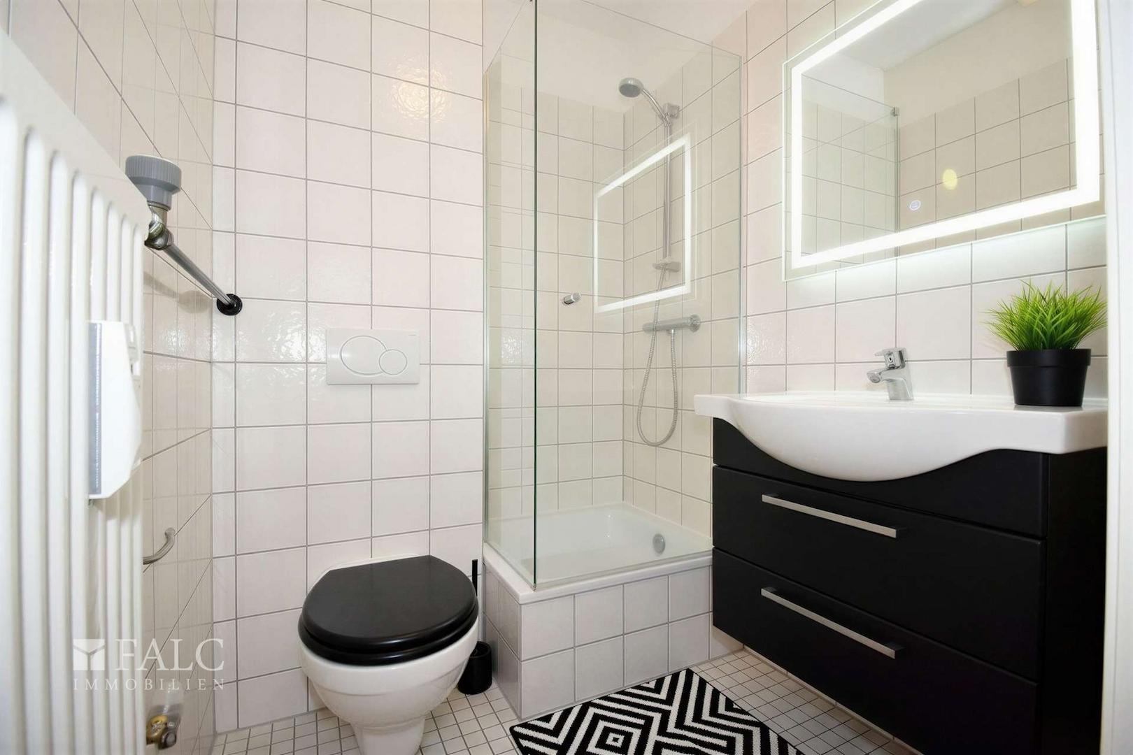  Seperates WC mit Dusche - (KI generiert)