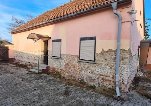 Seitenansicht und Nebengelass