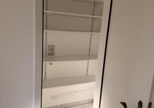 Vorratsraum neben Küche