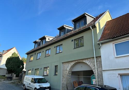 Hauptgebäude Ansicht Straße