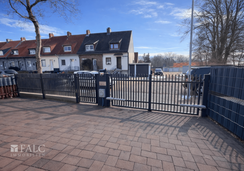 Innenansicht elektrisches Tor (Pforte ist ebenfalls elektrisch)!